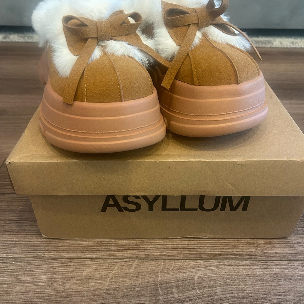 Asyllum Women’s Tan Suede Fur-Trim Casual slipper/mule